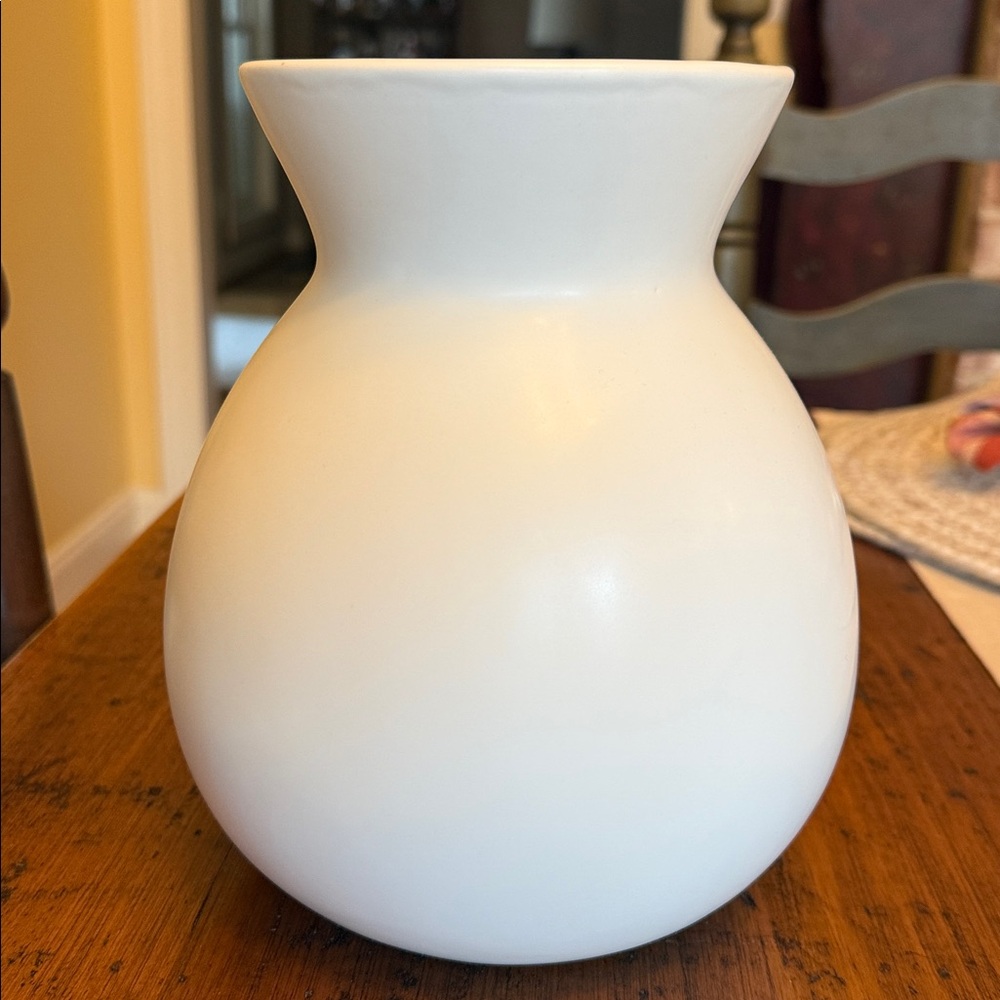 MainStays Modern Minimalist Solid White Ceramic Vase 8”
